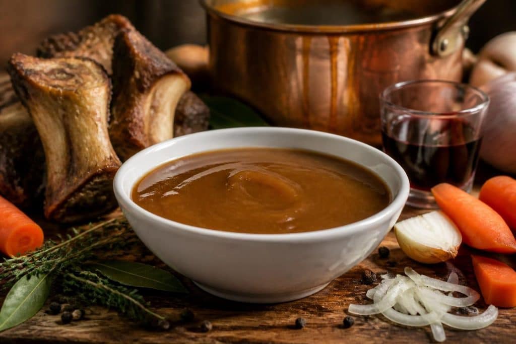 découvrez une recette facile de sauce fond de veau avec des astuces simples pour réussir parfaitement votre préparation à chaque fois.