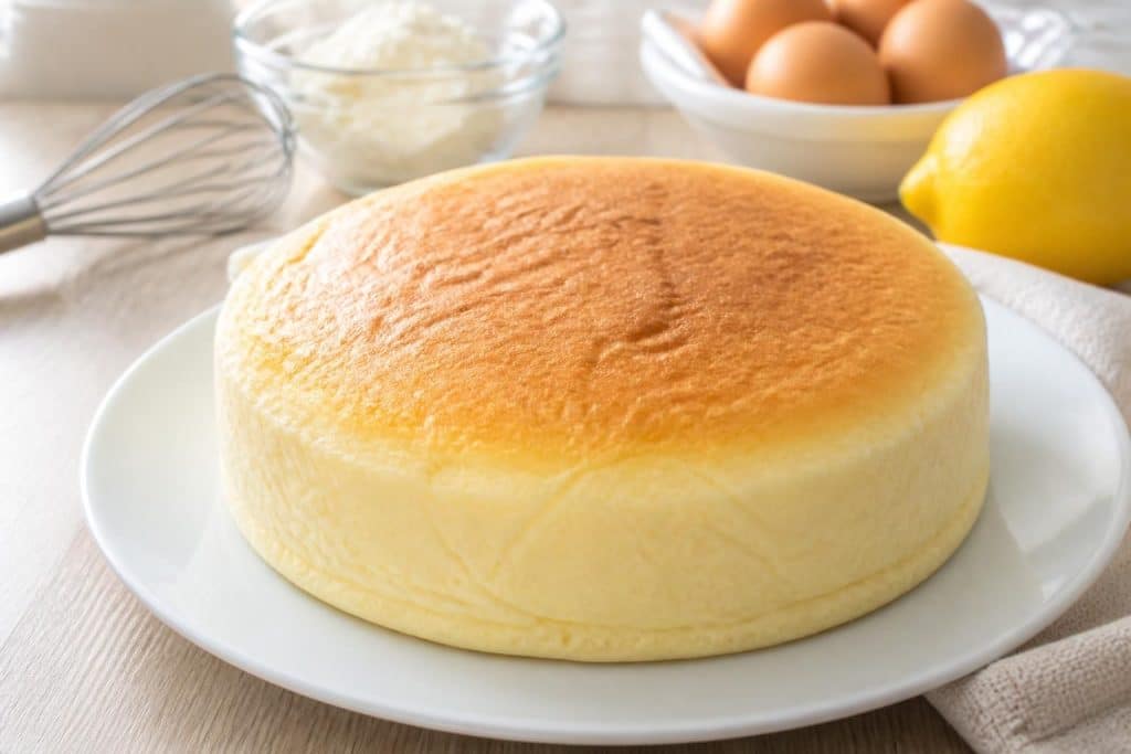 découvrez la recette facile et légère du cheesecake japonais moelleux, parfait pour un dessert gourmand et fondant à la maison.